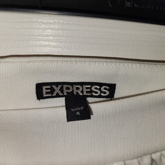 Express A-line mini skirt with lace bottom ivory size 4 - Picture 7 of 8